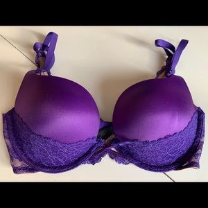 Victoria’s Secret very sexy push-up Demi 32d euc